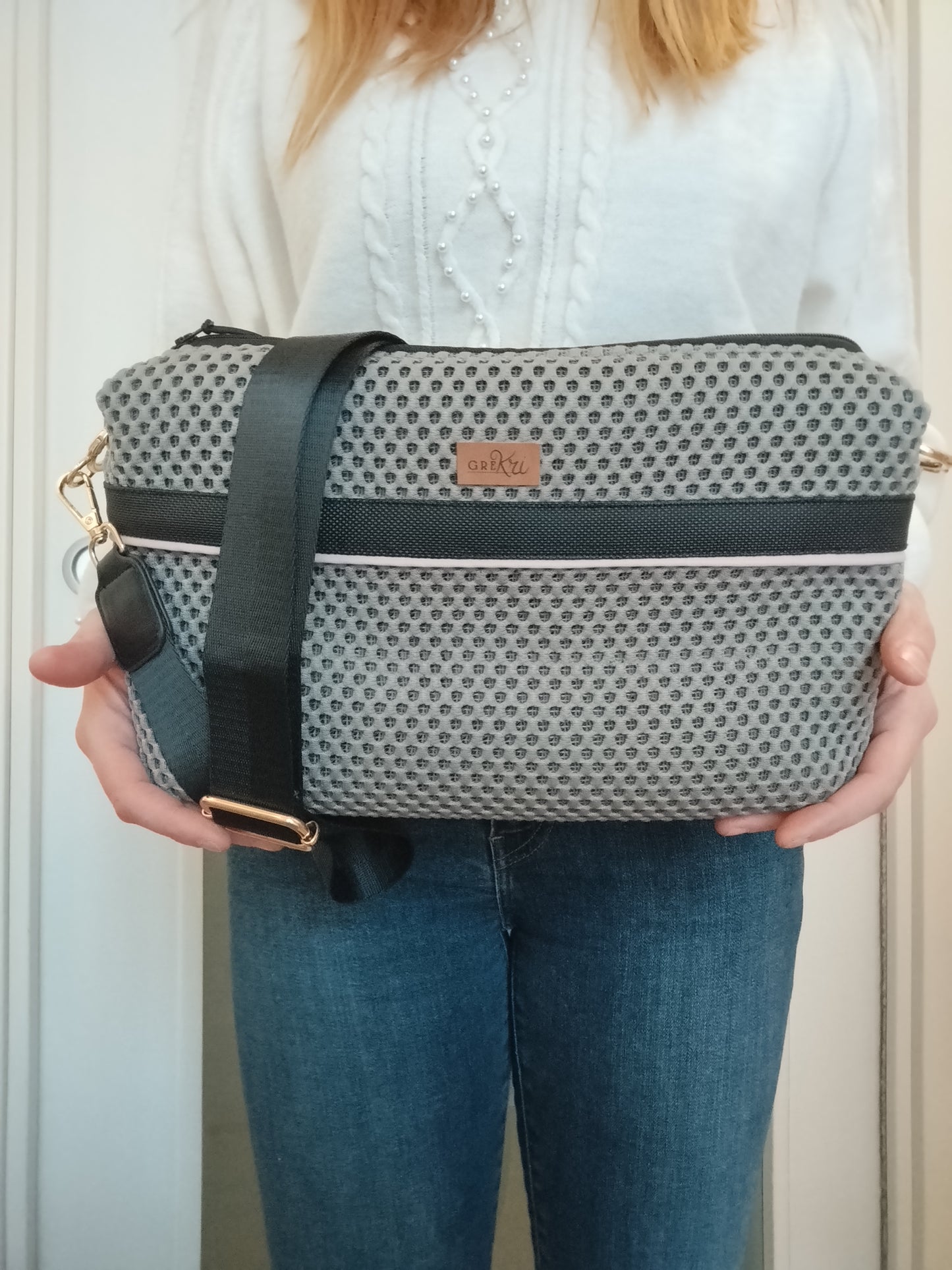 Honeycomb shoulder strap