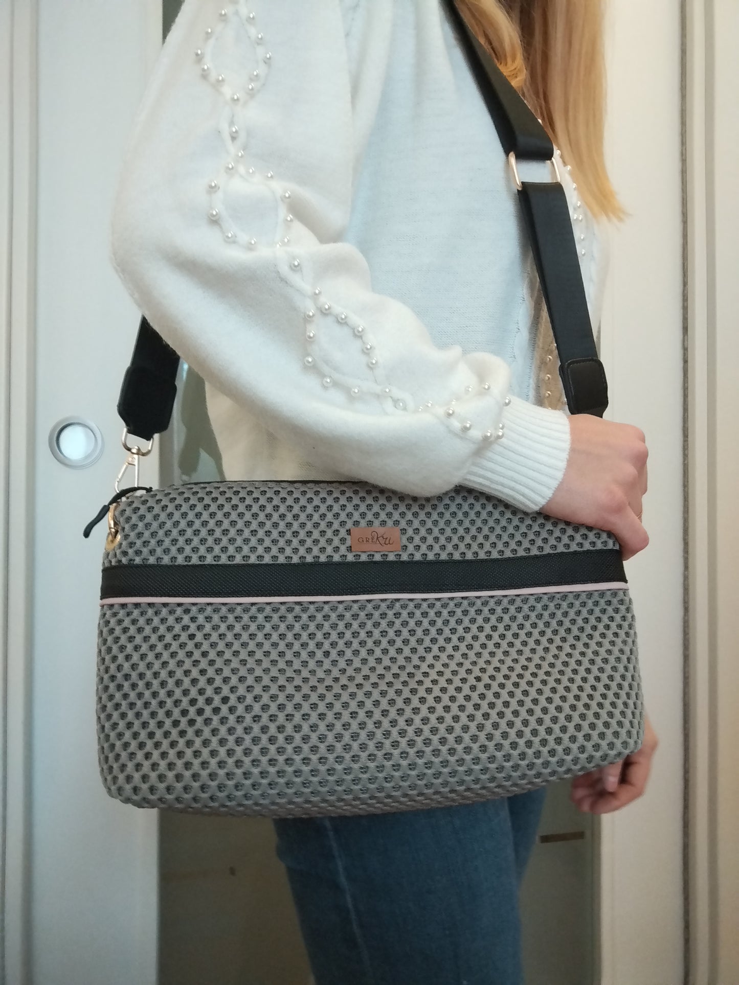 Honeycomb shoulder strap
